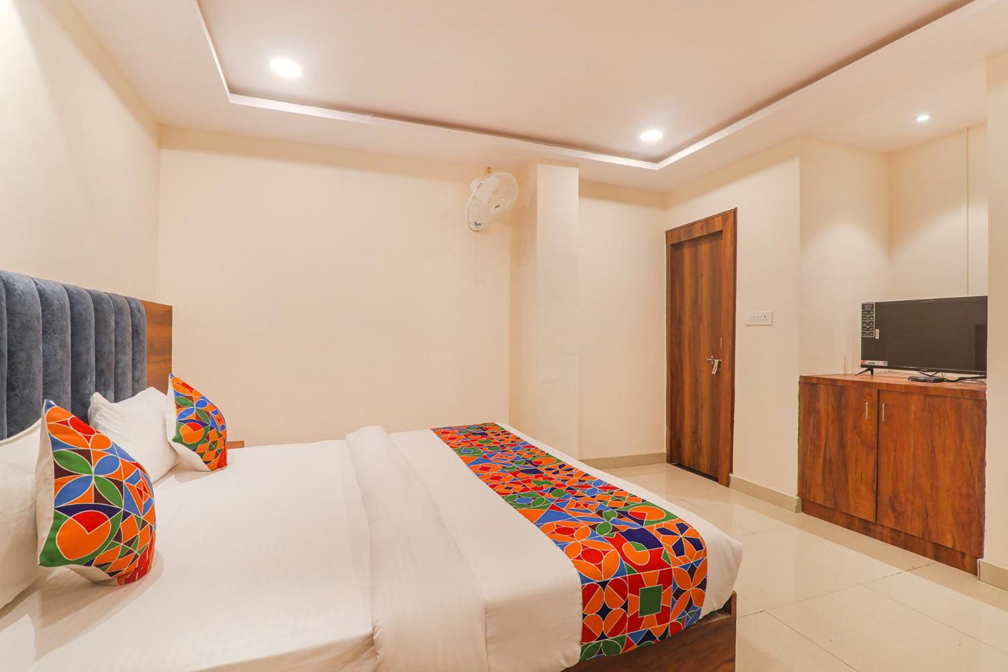 Fabhotel Rachna Palace And Banquets - Nr Lekhraj Metro Station Lakhnaú Exteriér fotografie