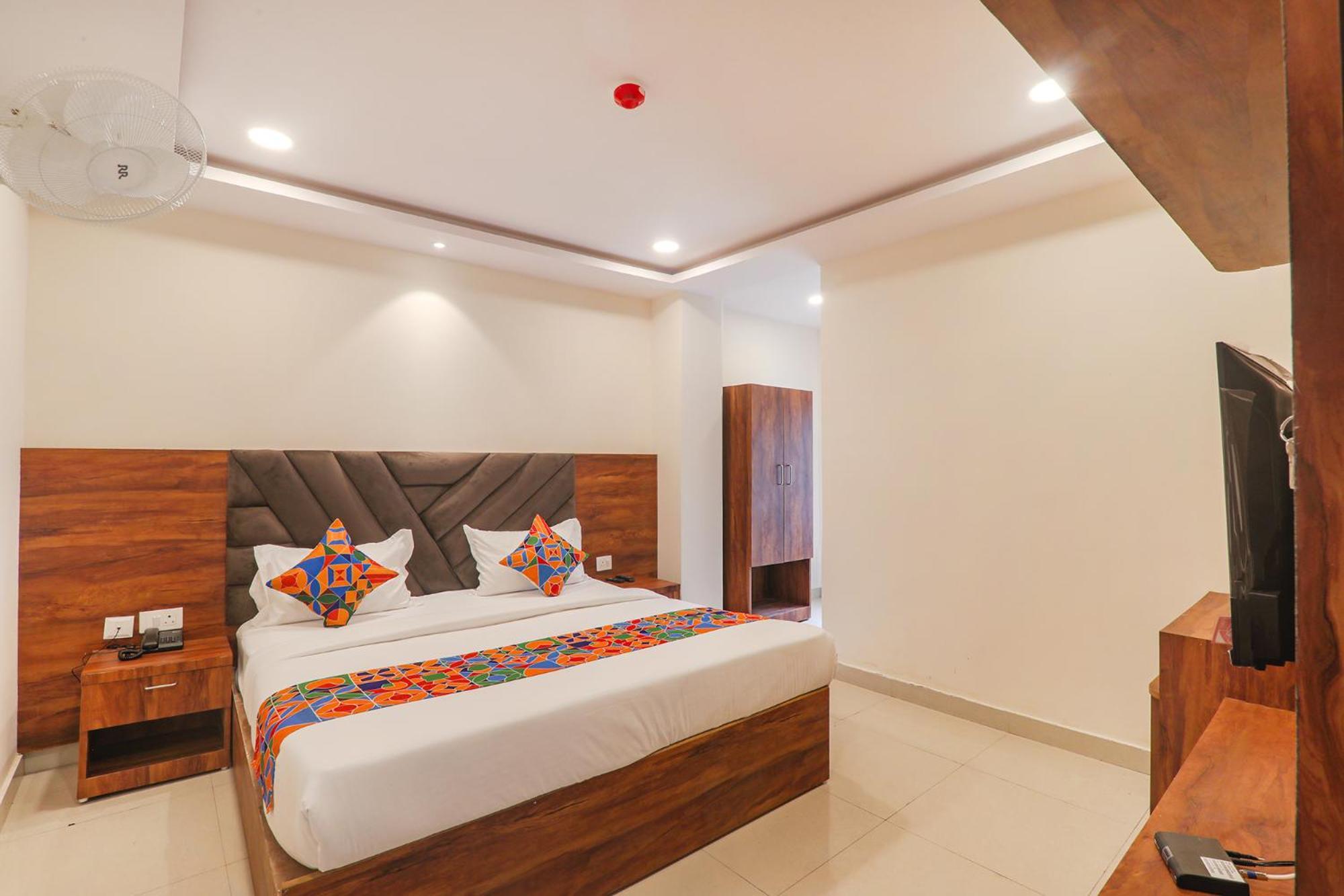 Fabhotel Rachna Palace And Banquets - Nr Lekhraj Metro Station Lakhnaú Exteriér fotografie