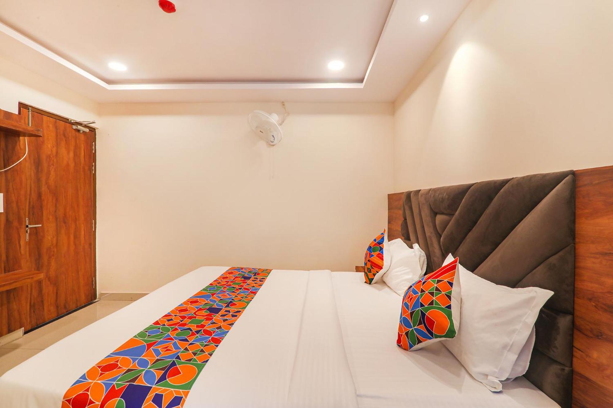 Fabhotel Rachna Palace And Banquets - Nr Lekhraj Metro Station Lakhnaú Exteriér fotografie