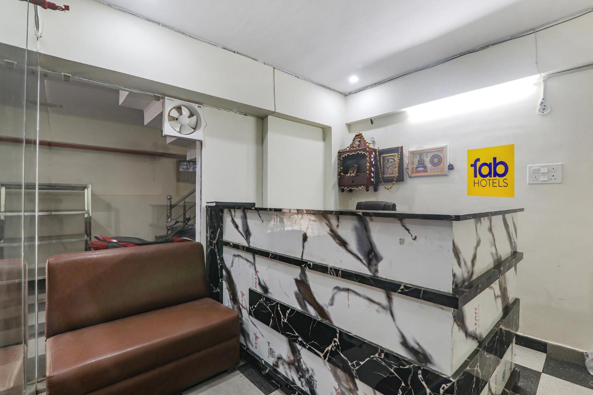 Fabhotel Rachna Palace And Banquets - Nr Lekhraj Metro Station Lakhnaú Exteriér fotografie