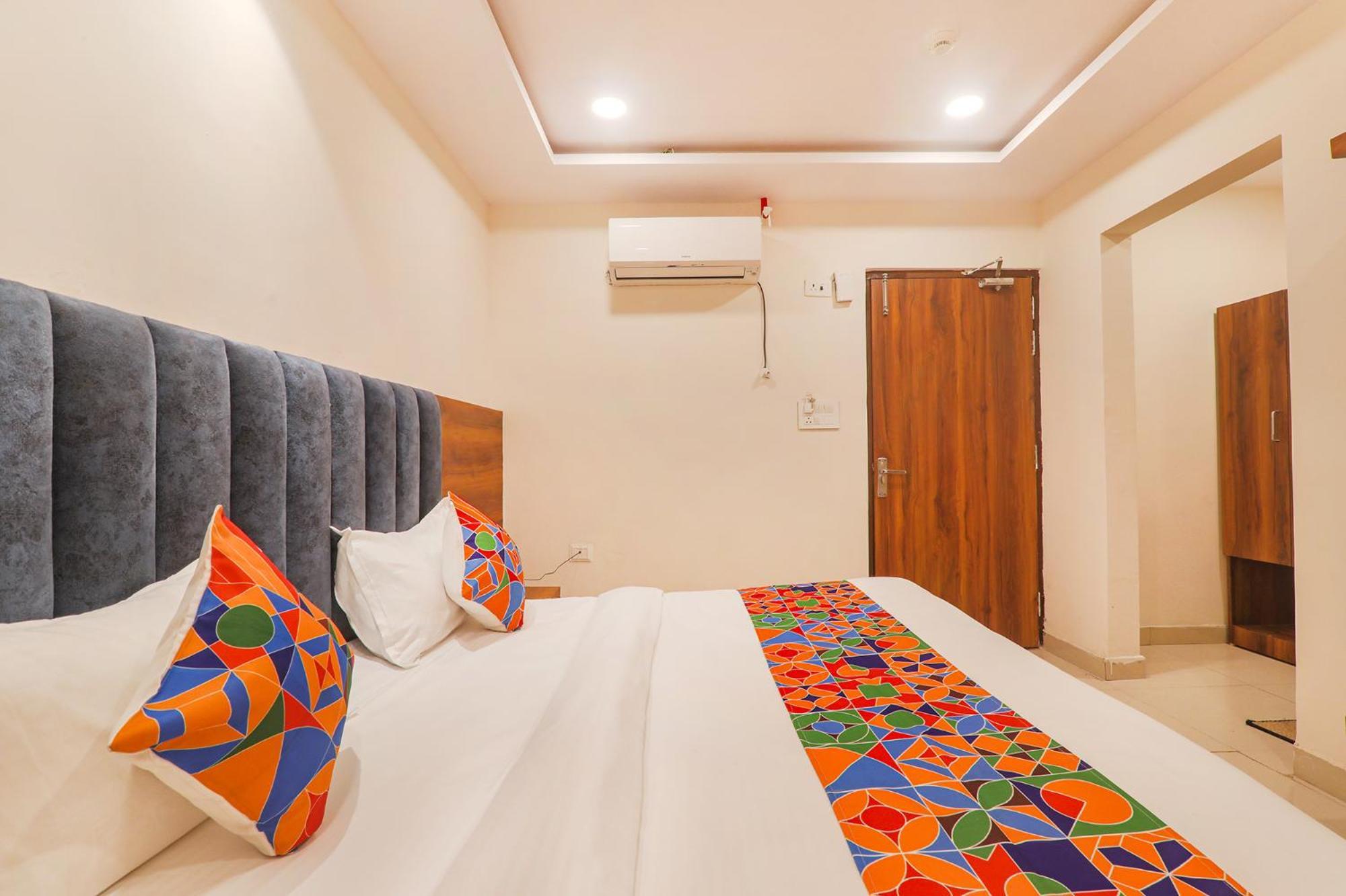 Fabhotel Rachna Palace And Banquets - Nr Lekhraj Metro Station Lakhnaú Exteriér fotografie