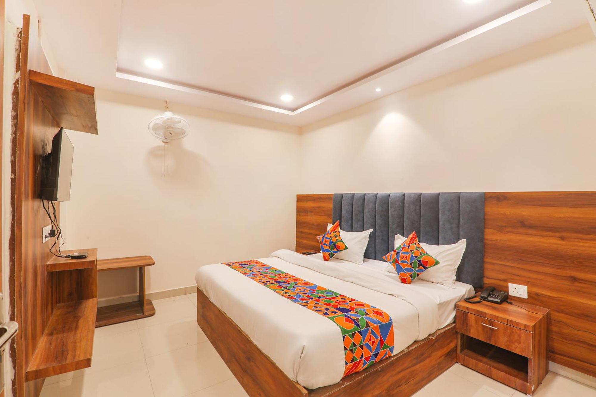 Fabhotel Rachna Palace And Banquets - Nr Lekhraj Metro Station Lakhnaú Exteriér fotografie