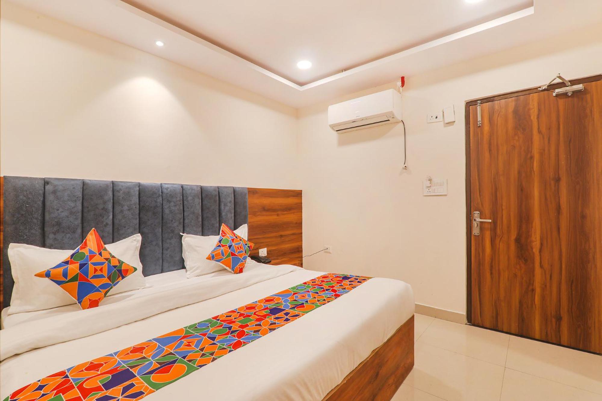 Fabhotel Rachna Palace And Banquets - Nr Lekhraj Metro Station Lakhnaú Exteriér fotografie